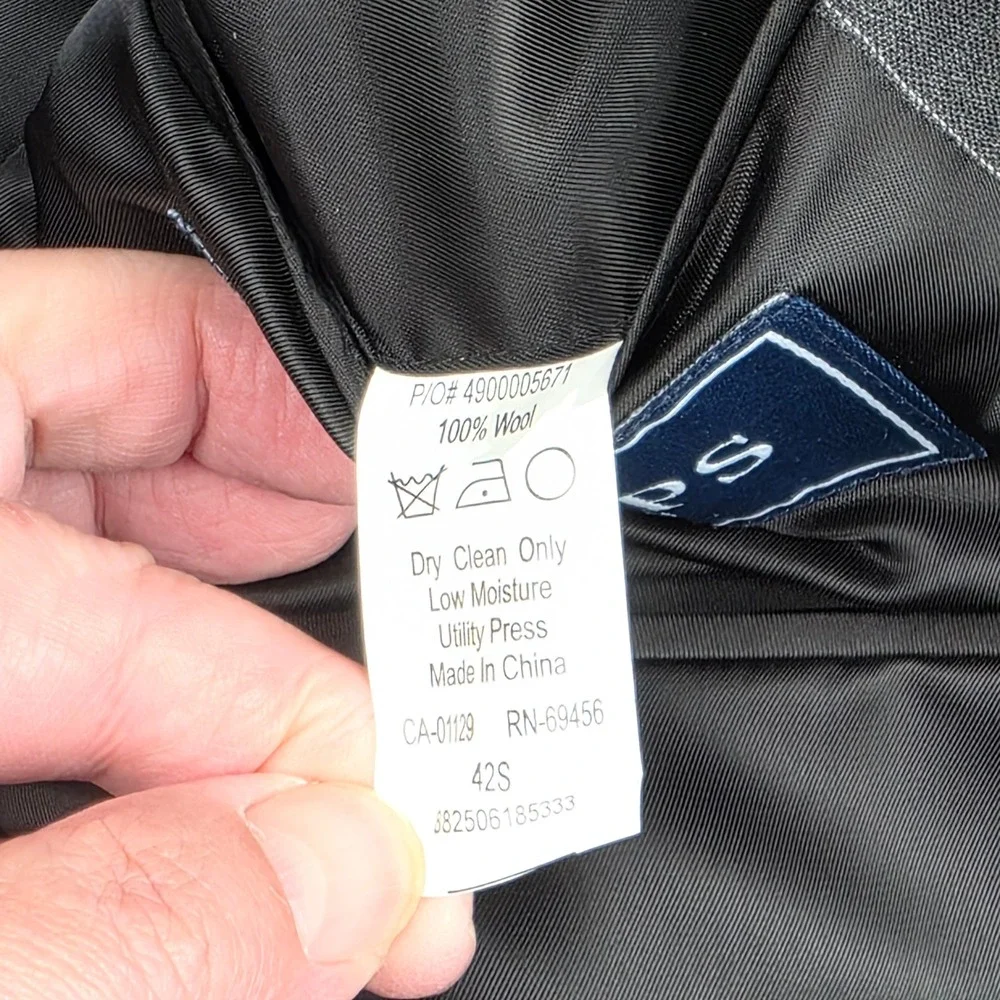Chaps Mens 42S Suit Jacket Blazer Grey Pinstripe 100% Wool Two Button Sport Coat